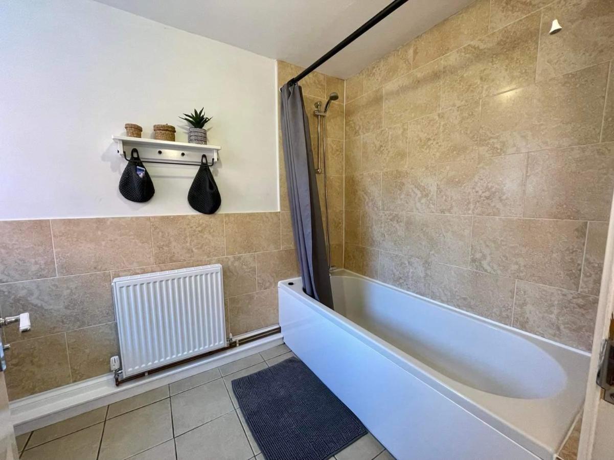 Spacious 3 Bedroom Retreat For Professionals Kingston upon Hull Kültér fotó